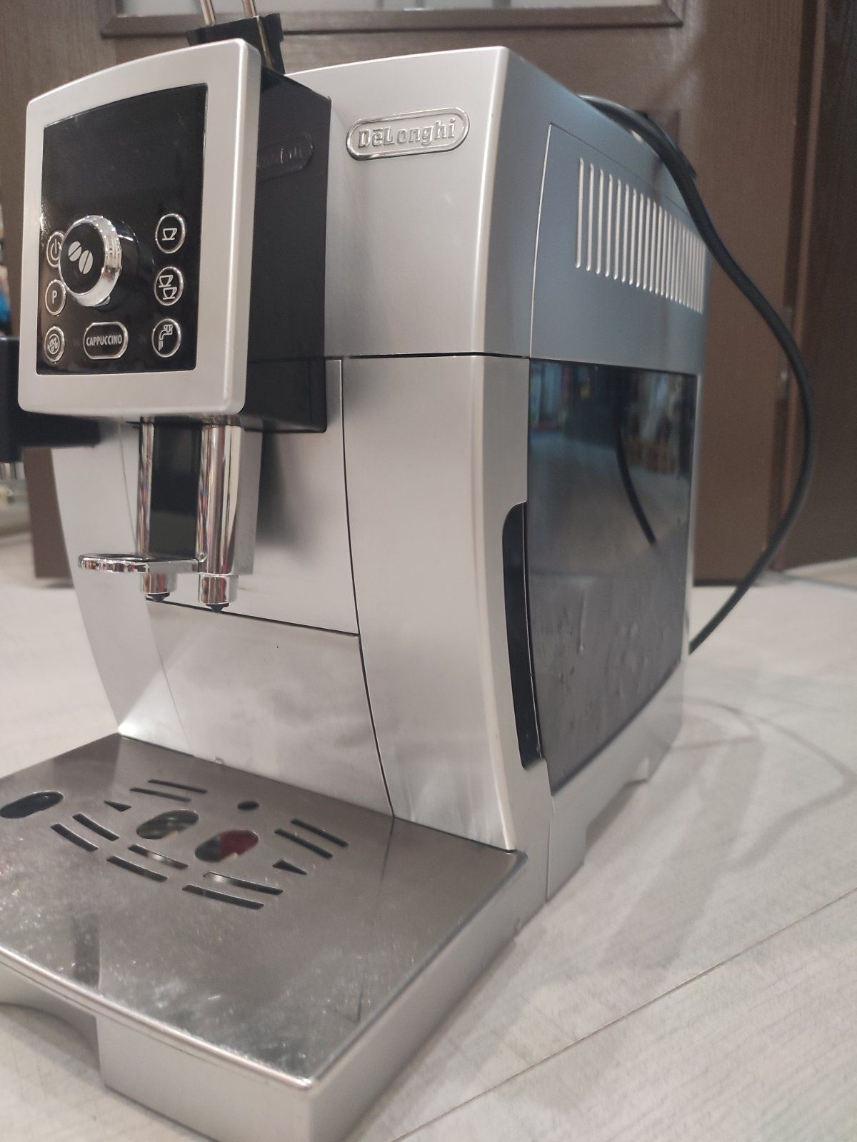 Кафеавтомат Delonghi Magnifica топ състояние