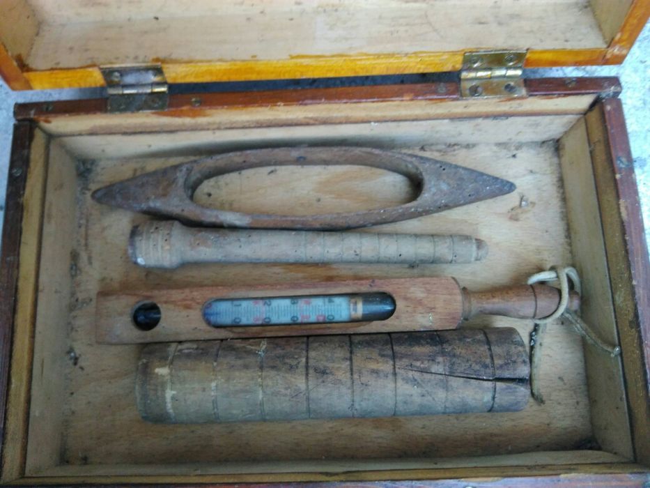 Продавам много стар антикварен лот джунджурий