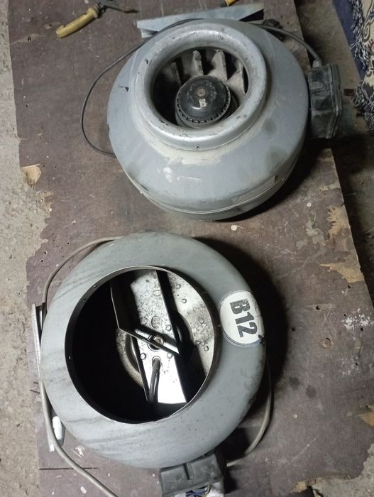 Канальные вентиляторы . Б/у. 2 шт. Диаметр 20 см.