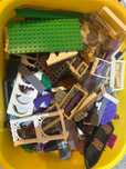 Cutie cu piese LEGO