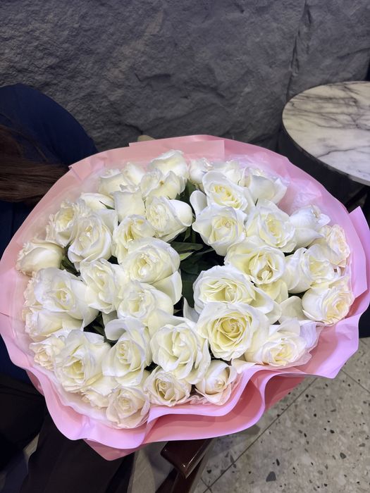 51 роза.срочно пришли 2 часа назад,свежие,смотрятсо пышно,