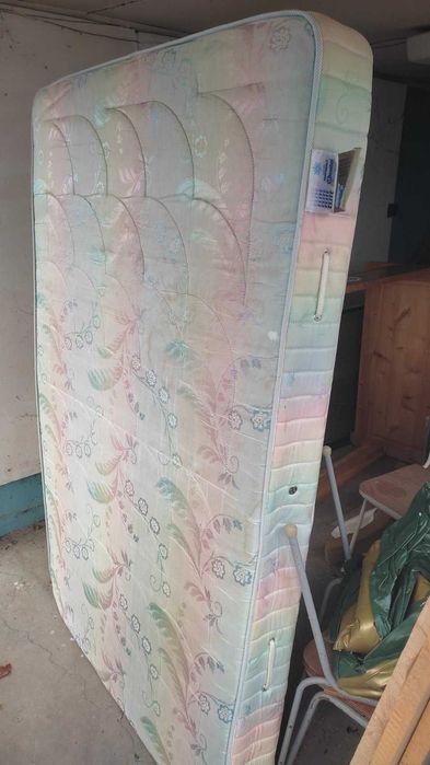 Легло от масивно дърво с размери: 112/185см + двулицев матрак