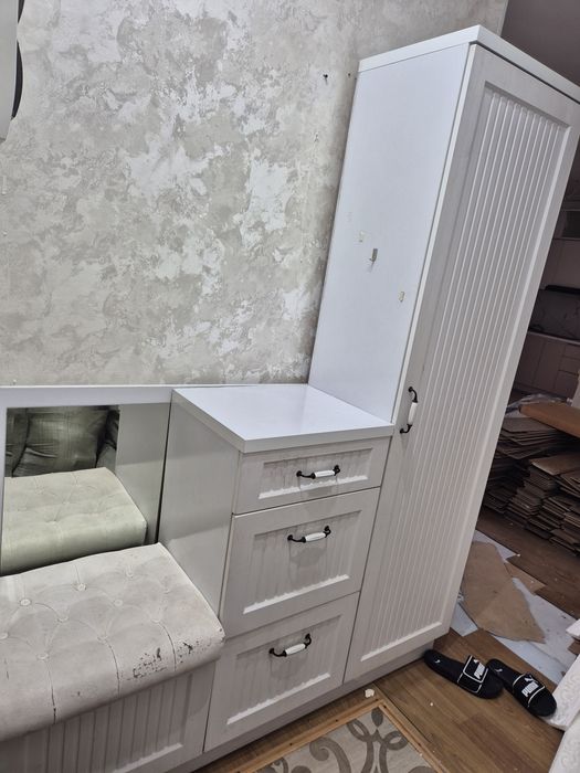 Шкаф в прихожую б/у