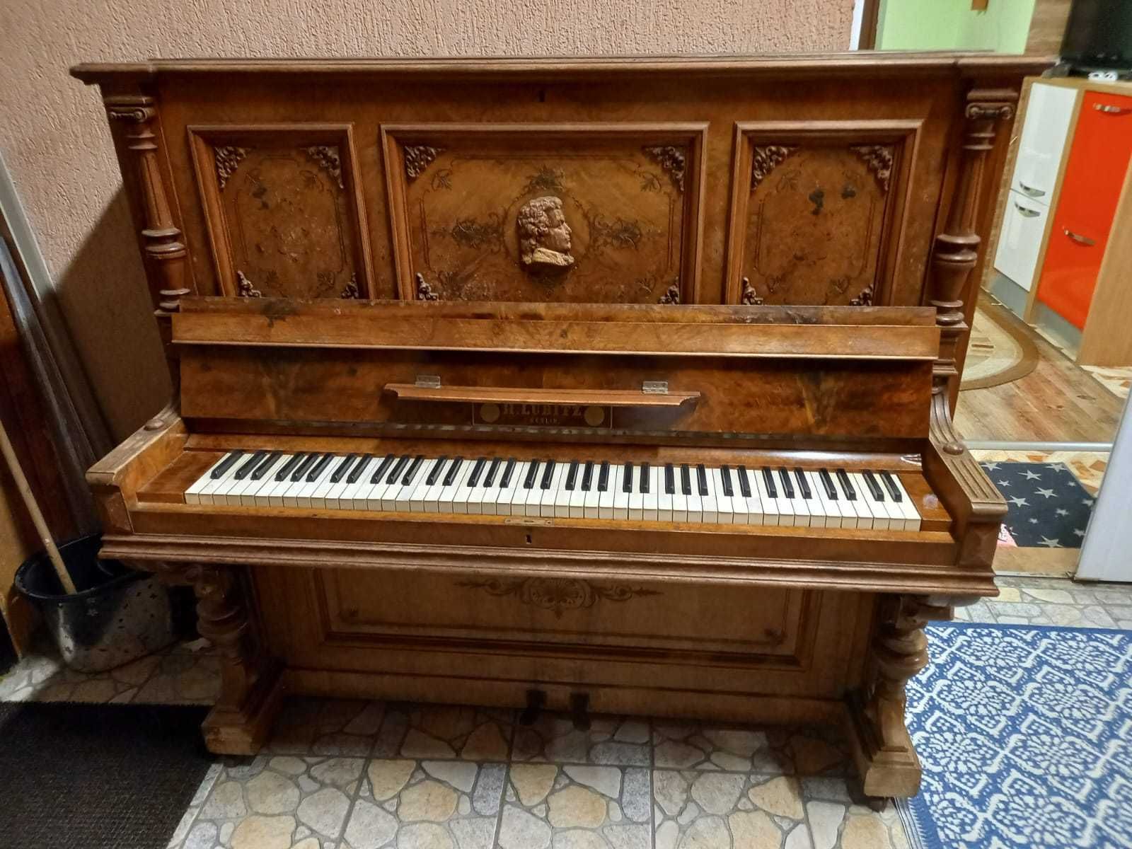 Pianina H. LUBITZ Berlin