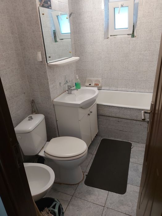 Ofer spre inchiriere apartament cu doua camere!