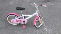 Bicicletă copii B'Twin 16" + BONUS trotinetă cadou!