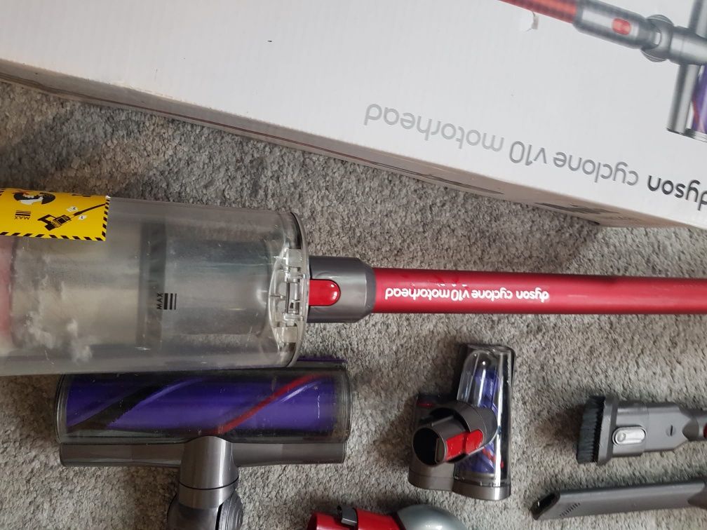 Aspirator Dyson V10 cu baterie  stare f buna