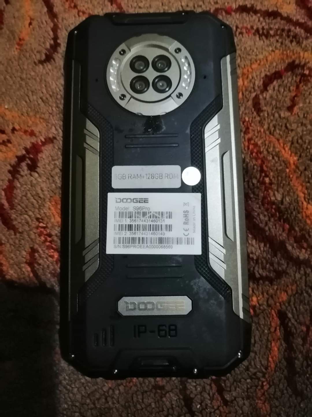 Vând urgent telefon este nou nu are nici un defect prețul este 800 lei