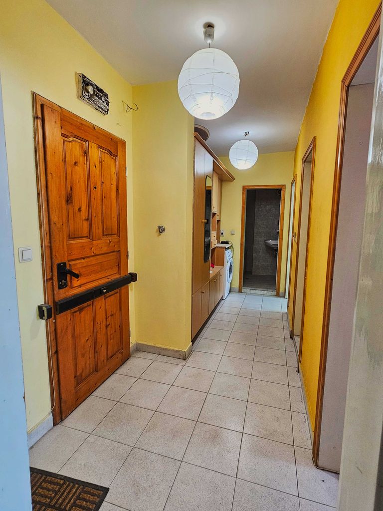 Продава се Тристаен апартамент в Велико Търново, Център - 91 кв.м за 1077 €/кв.м - Снимка #3