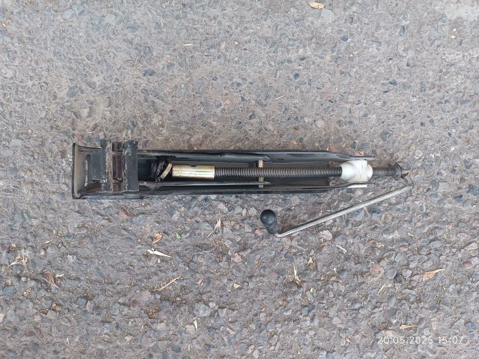 Продам Домкрат от Нексий 1-2. Дамкрат сотаман Нексия 1-2 учун.