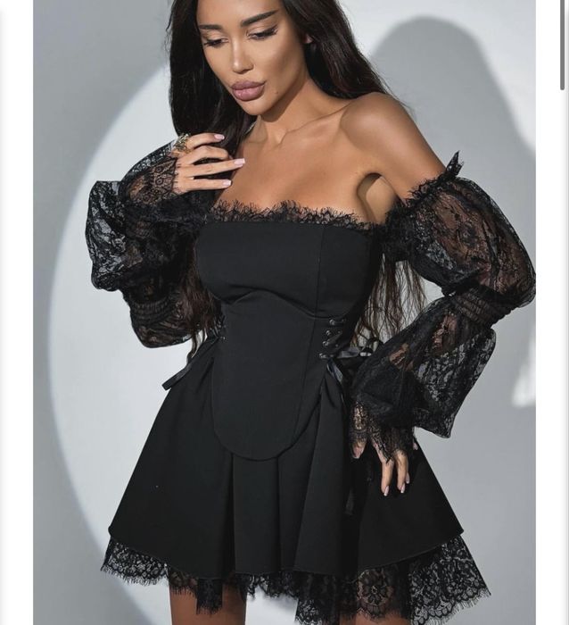 Черна рокля с дантелени ръкави-нова