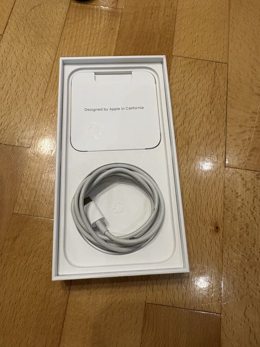 Продавам iPhone 13 Midnight 128 GB