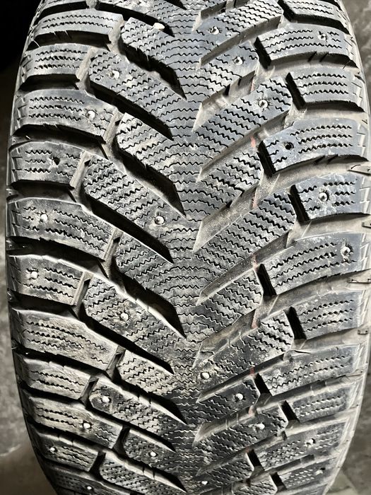 Продам зимние автошины 285/45R22 Toyo шипованные!