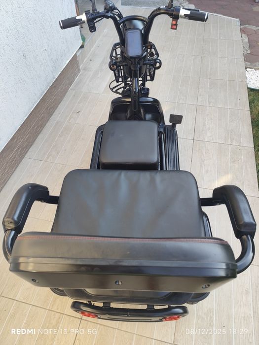 Tricicleta,triciclu , scuter electric, impecabil, puternic că nou