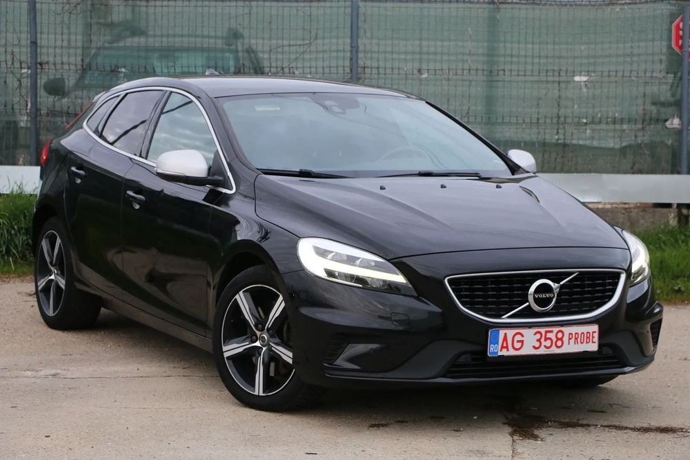 Volvo V40 / R-Design / Facelift / 2018 / 2.0 / Panoramic / Full LED