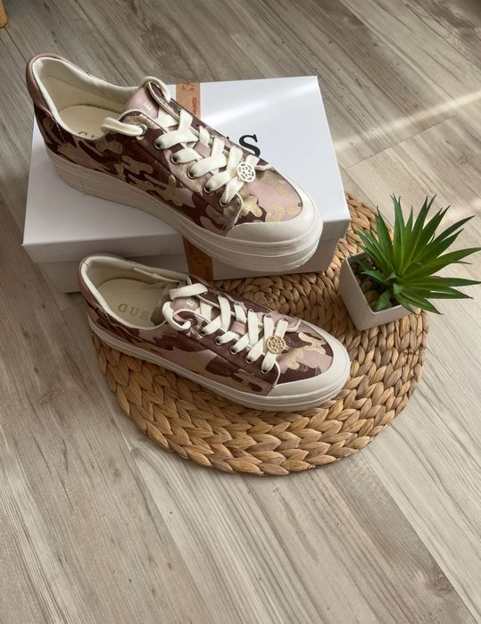 Guess кецове нови