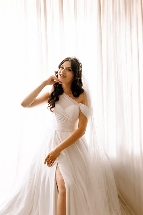 Rochie de mireasa + voal lung cu perlute + tiara Selebry