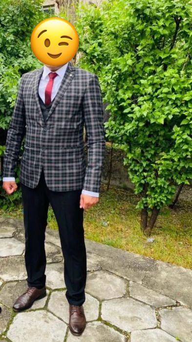 Продам костюм-тройку в отличном состоянии!