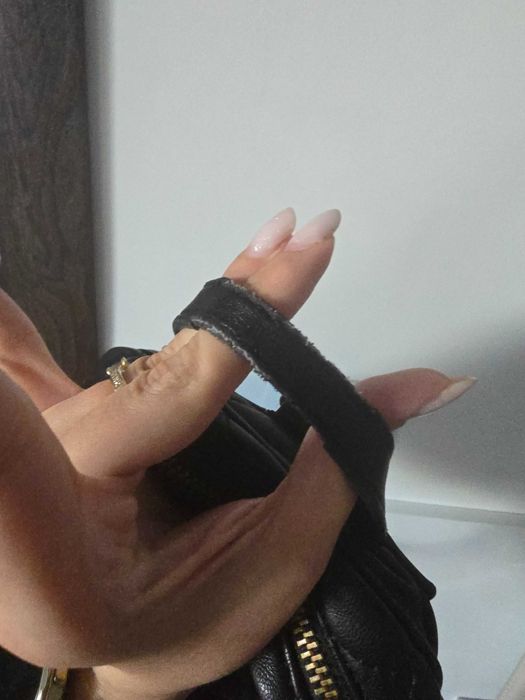 Черна кожена раница Guess