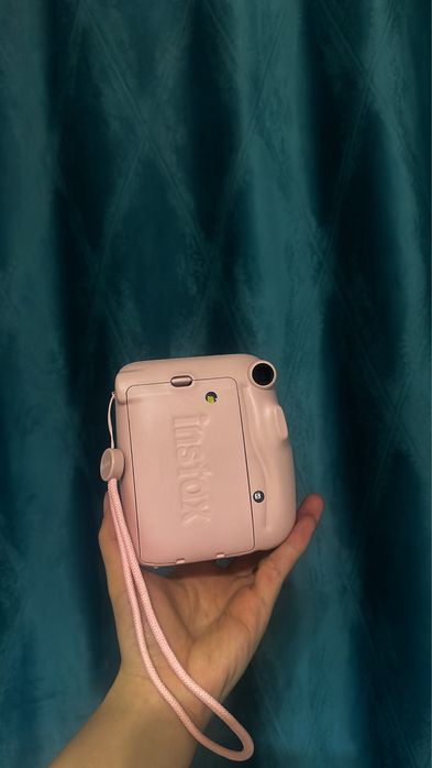Продаю  Instax mini 11 в отличном состоянии