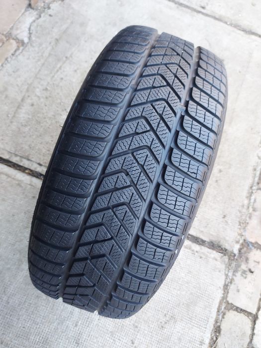 O bucată 255/45 R19 M+S iarnă - una Pirelli Goodyear