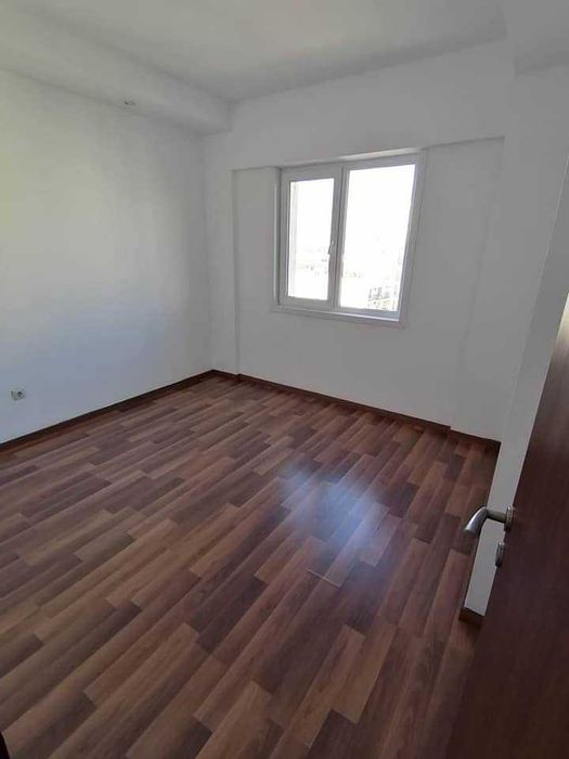 Apartament 3 camere semi-mobilat cu vedere la piscină in Cosmopolis