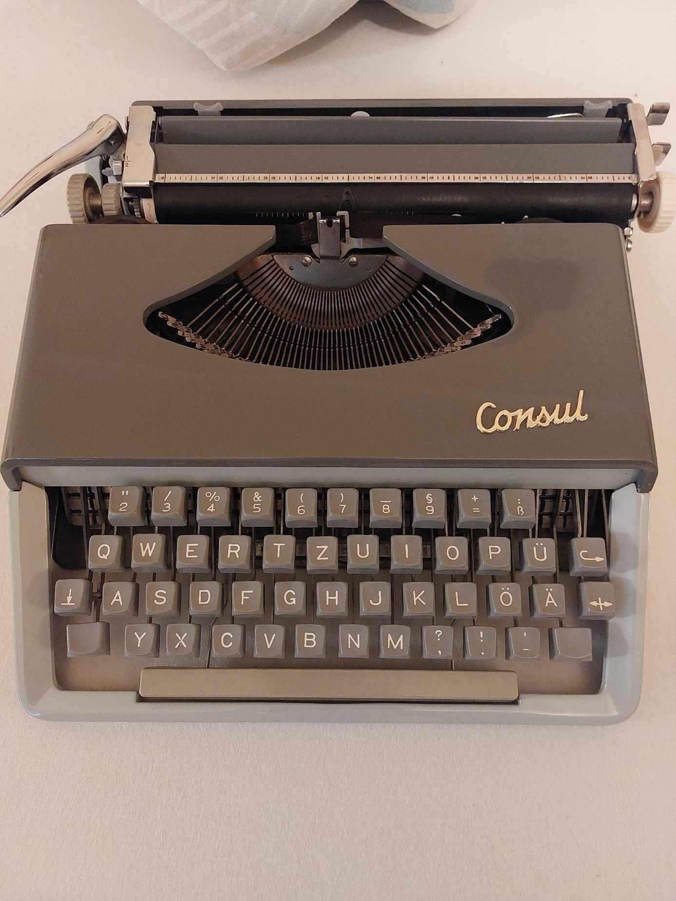 Masina vintage de scris marca Consul Germania