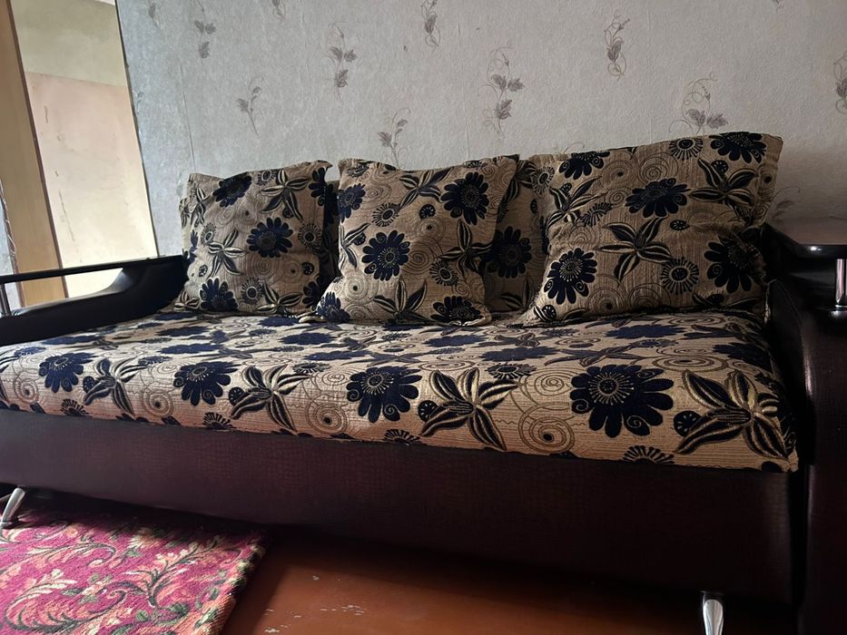 Продам диван срочно