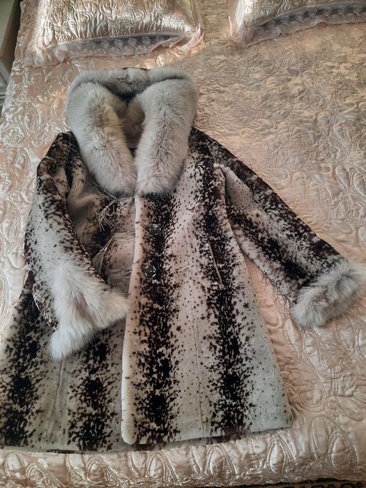 Продам шубу женскую мутоновую
