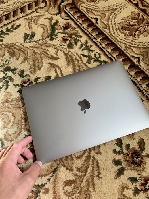 MacBook pro sotiladi