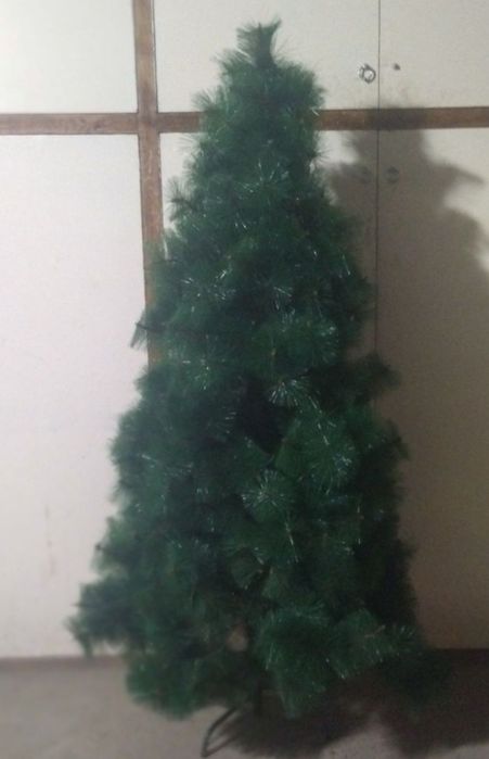Арча сотилади 170см . Продаётся ёлка