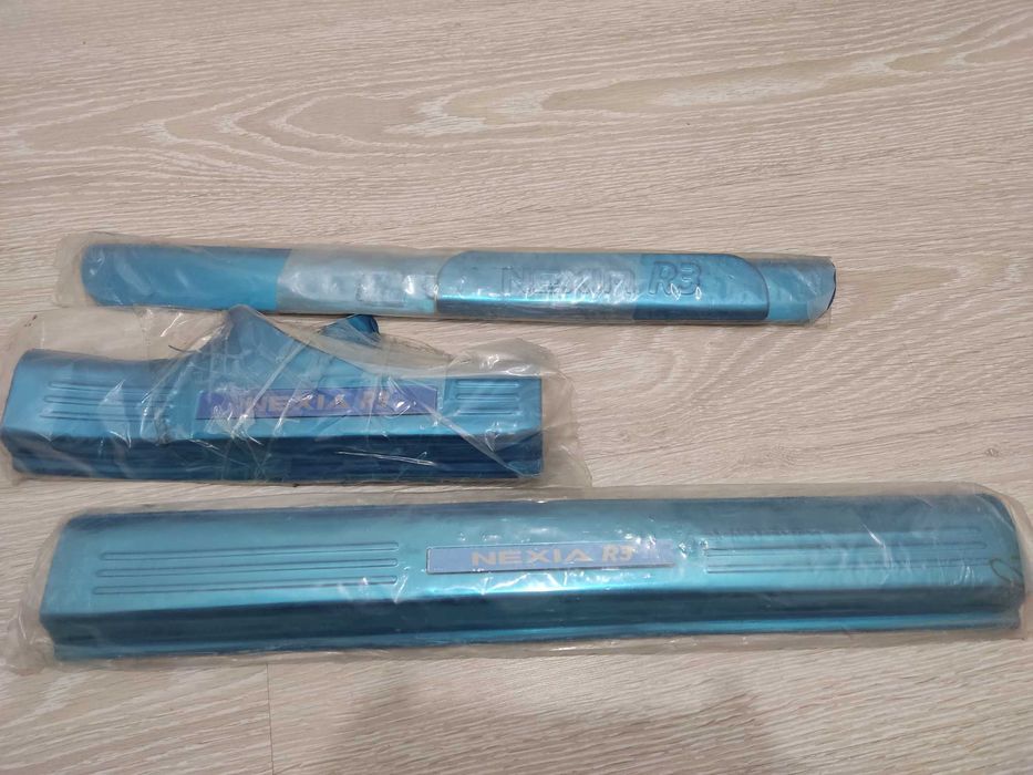 Продаю "хром пакет"( хромированные накладки ) на пороги на Равон РЗ