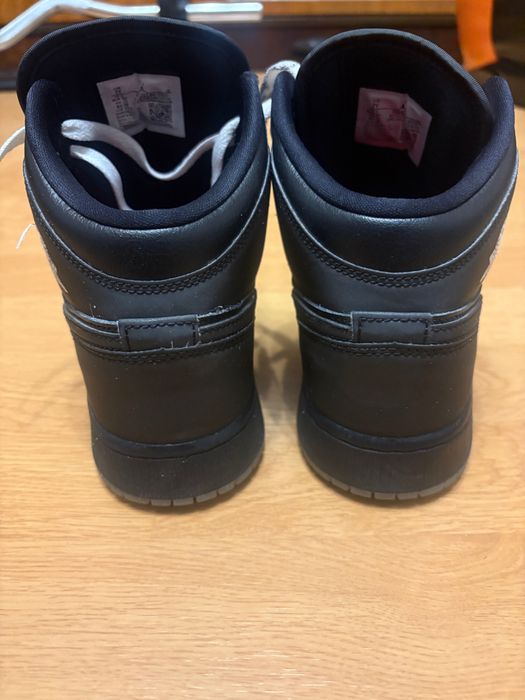 Vând adidași Jordan Air – mărimea 40