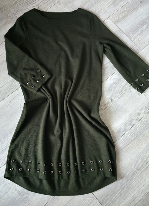 Рокля в маслено зелен цвят