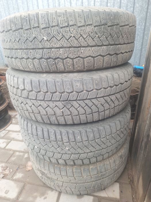 Продам шины зимние 3 шт r 16 viati