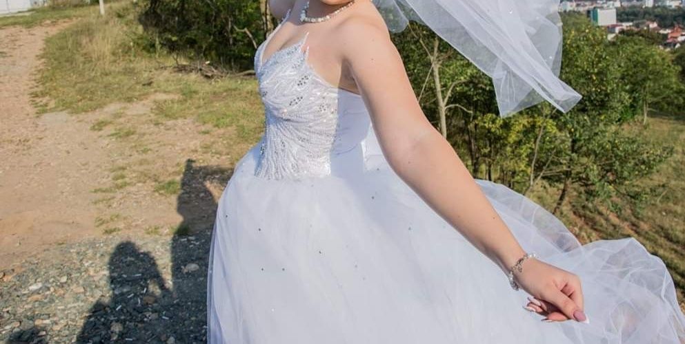 Rochiță de mireasă.