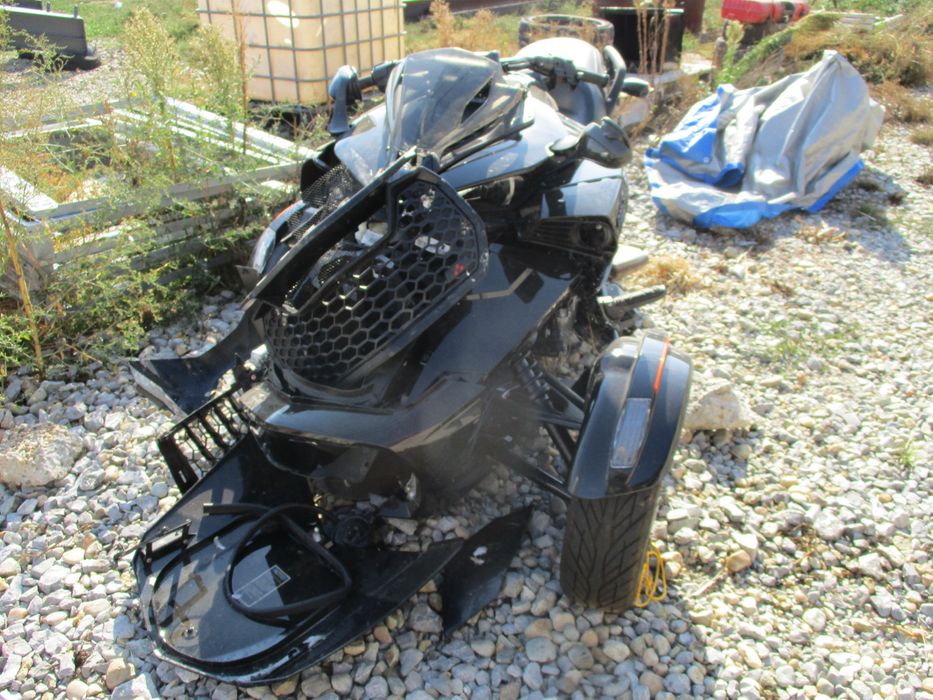 Can Am Spyder lovit inmatriculat