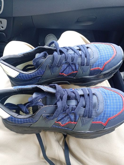 Adidași Guess mărimea 43