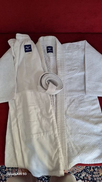 Продам кимоно размер 140