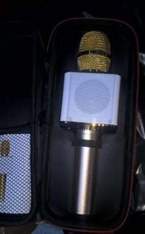 Microfon cu ecou wireless Bluetooth cu boxa mp3 usb