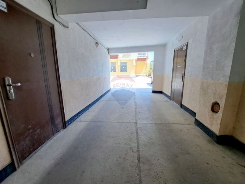 Продава се Гараж / Паркомясто в Варна, Цветен квартал - 13 кв.м за 1193 €/кв.м - Снимка #6