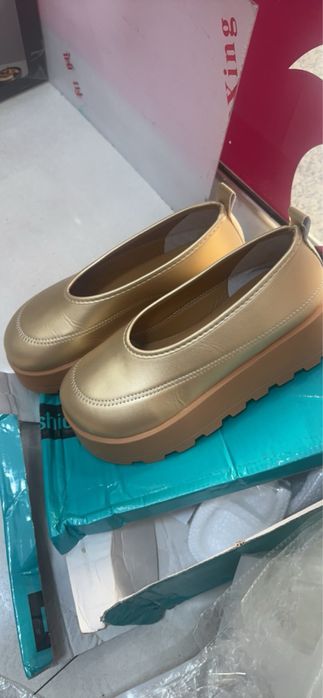 Продам туфли новые