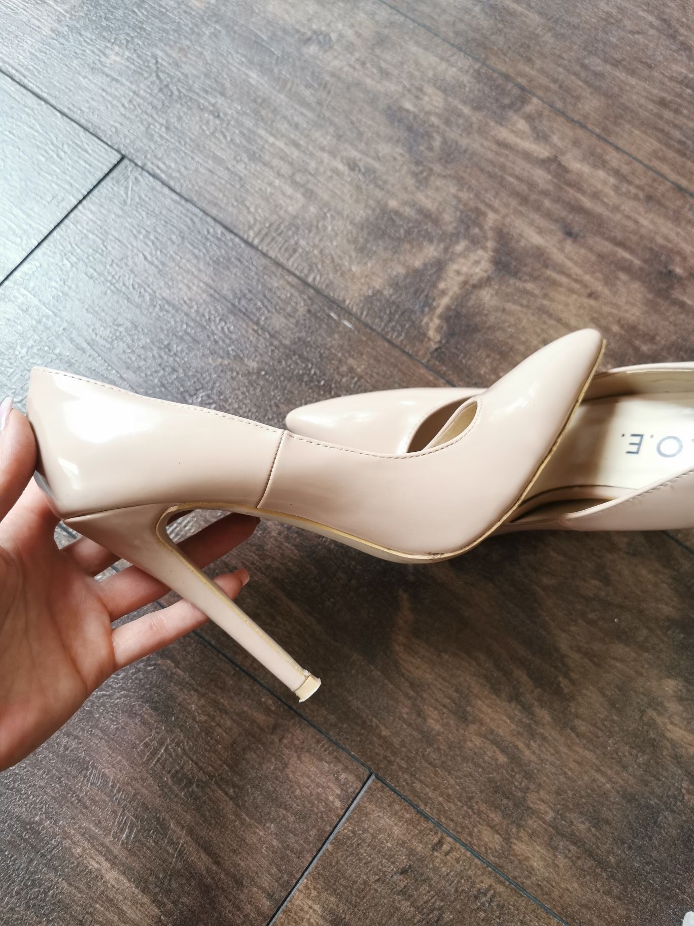 Stiletto crem mărimea 38