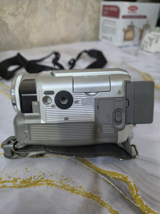 Продается Видеокамера PANASONIC leica dicomar