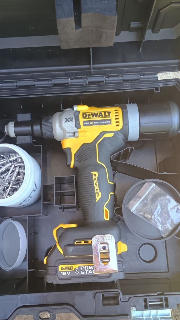 Pistol popnituri Dewalt dcf414 2 baterii power stack,încărcător,cutie