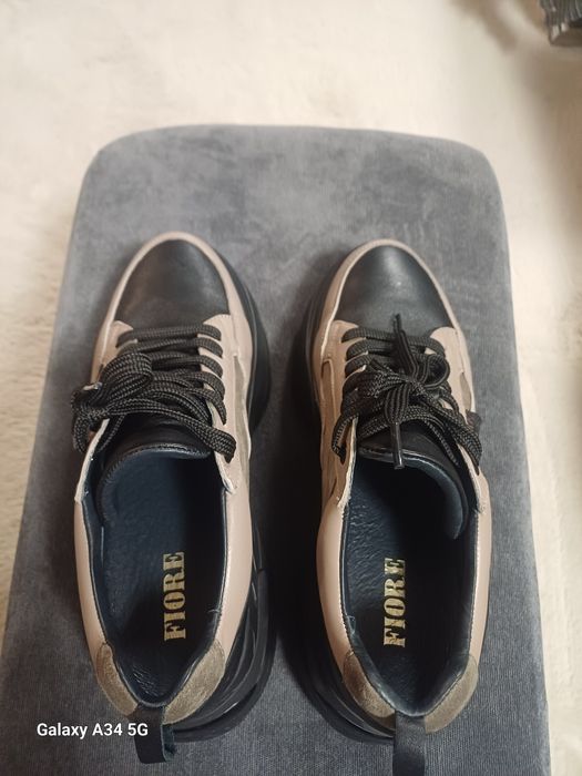 Нови кожени обувки