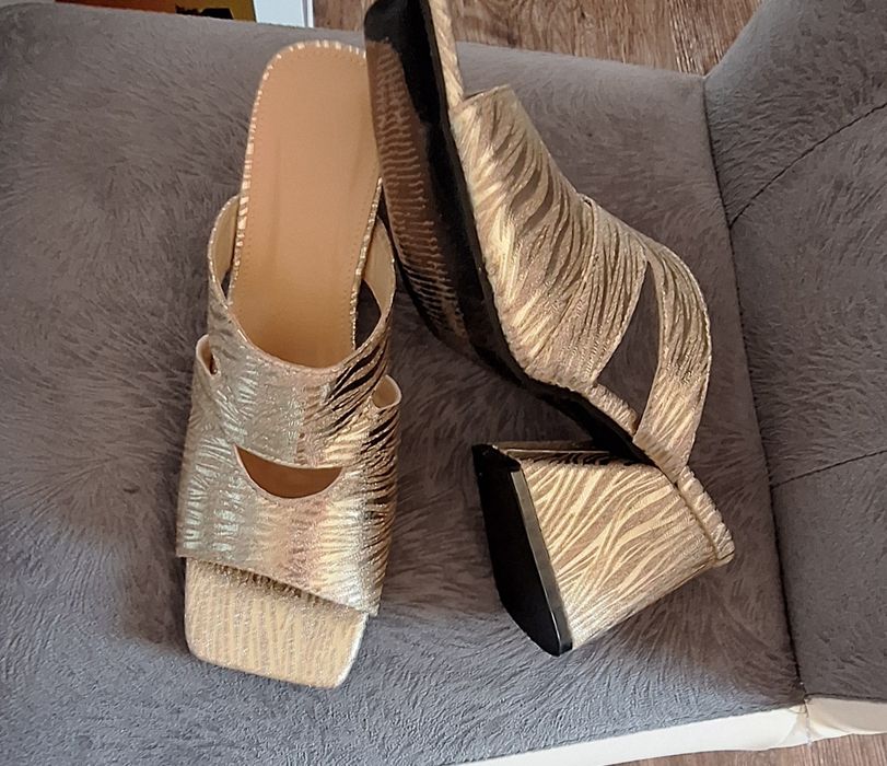 Saboți noi foarte comozi