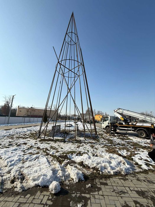 Установка новогодних ёлок || Yangi yil archasini o'rnatish