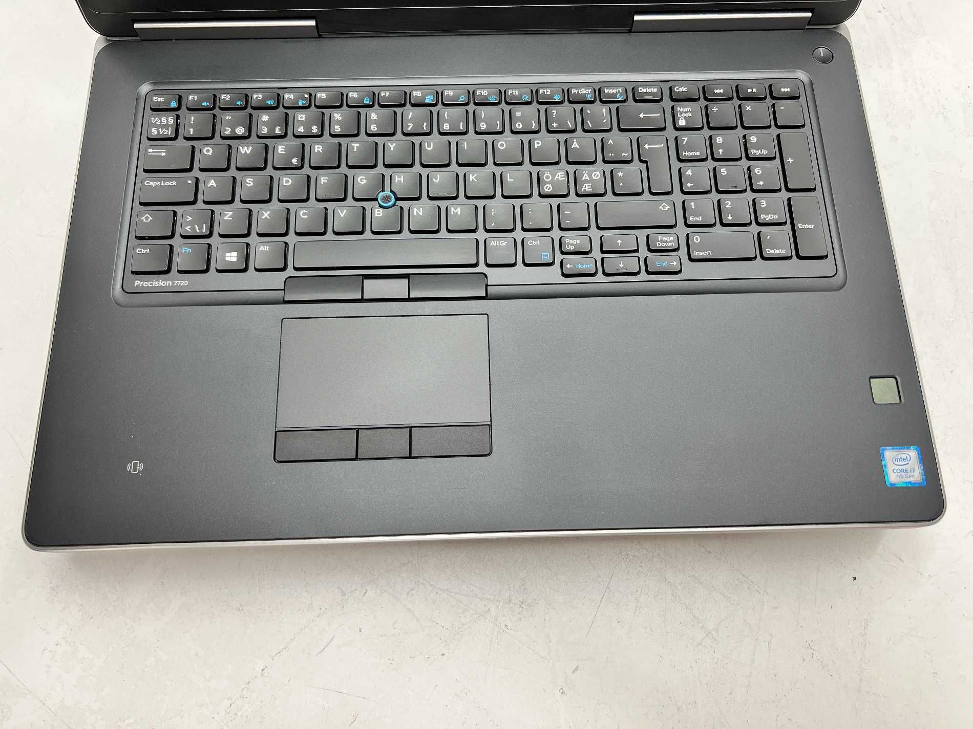 Dell Precision 7720 17.3" i7-7820HQ 32GB 260GB P3000M 6GB/->Отличен