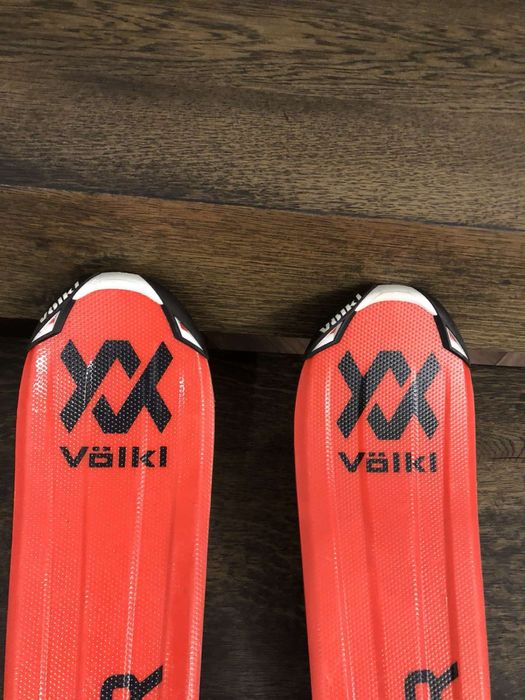 Ски Völkl.